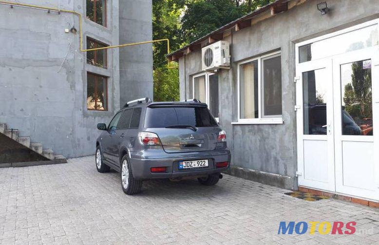 2005' Mitsubishi Outlander photo #1