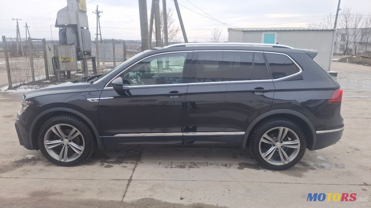 2018' Volkswagen Tiguan photo #6