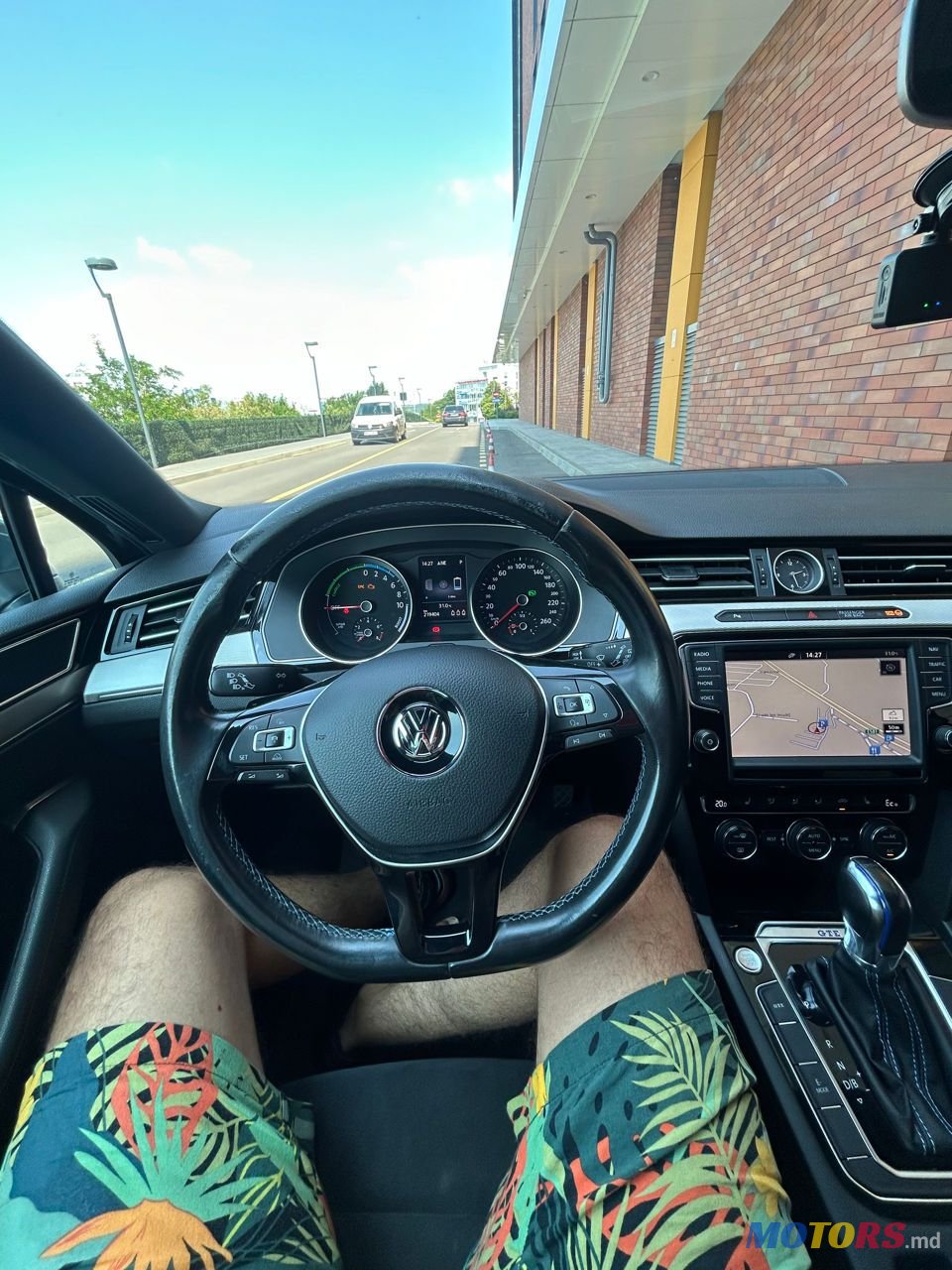 2016' Volkswagen Passat photo #5