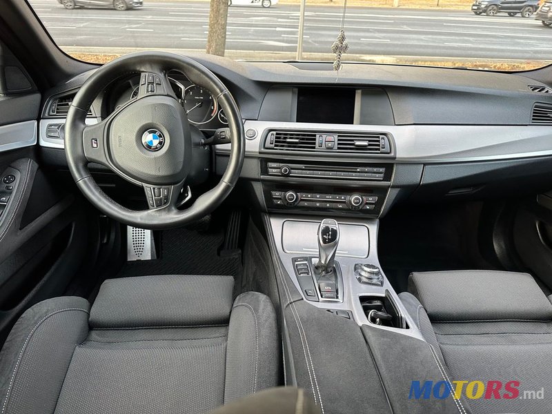 2011' BMW 5 Series photo #6