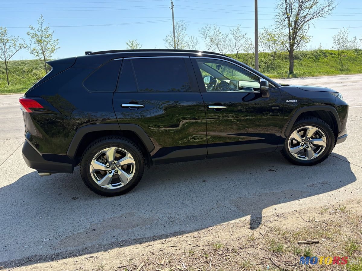 2019' Toyota RAV4 photo #4