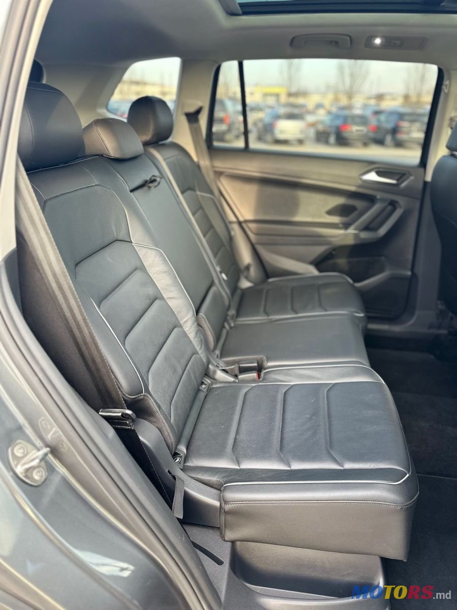 2018' Volkswagen Tiguan photo #6