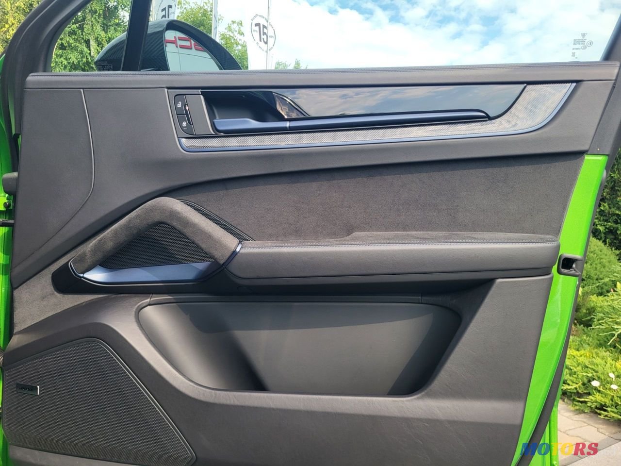 2024' Porsche Cayenne photo #3