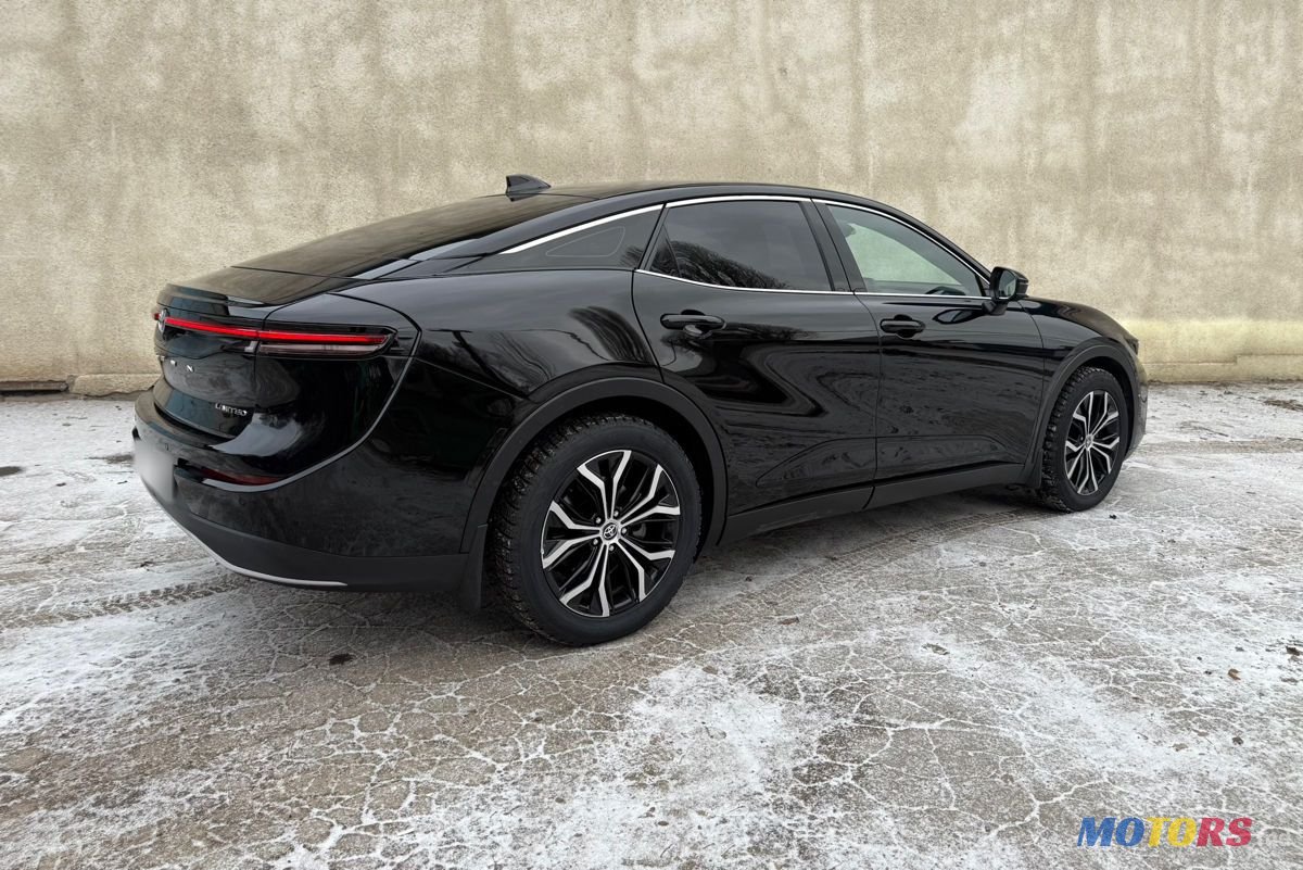 2023' Toyota Crown photo #2