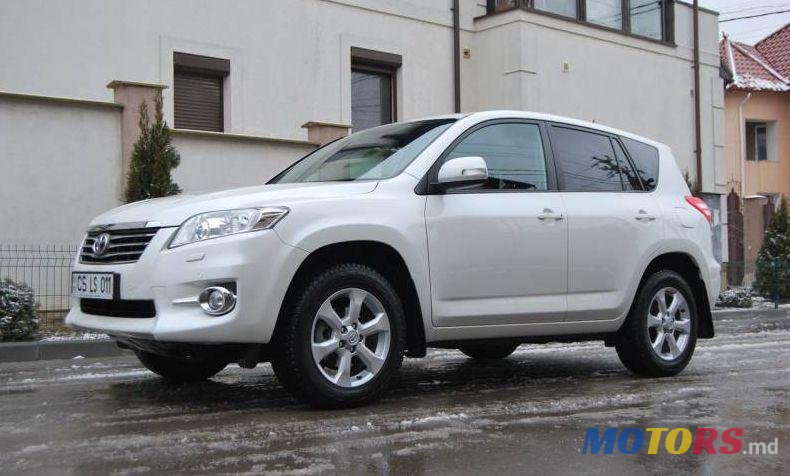 2011' Toyota RAV4 photo #2