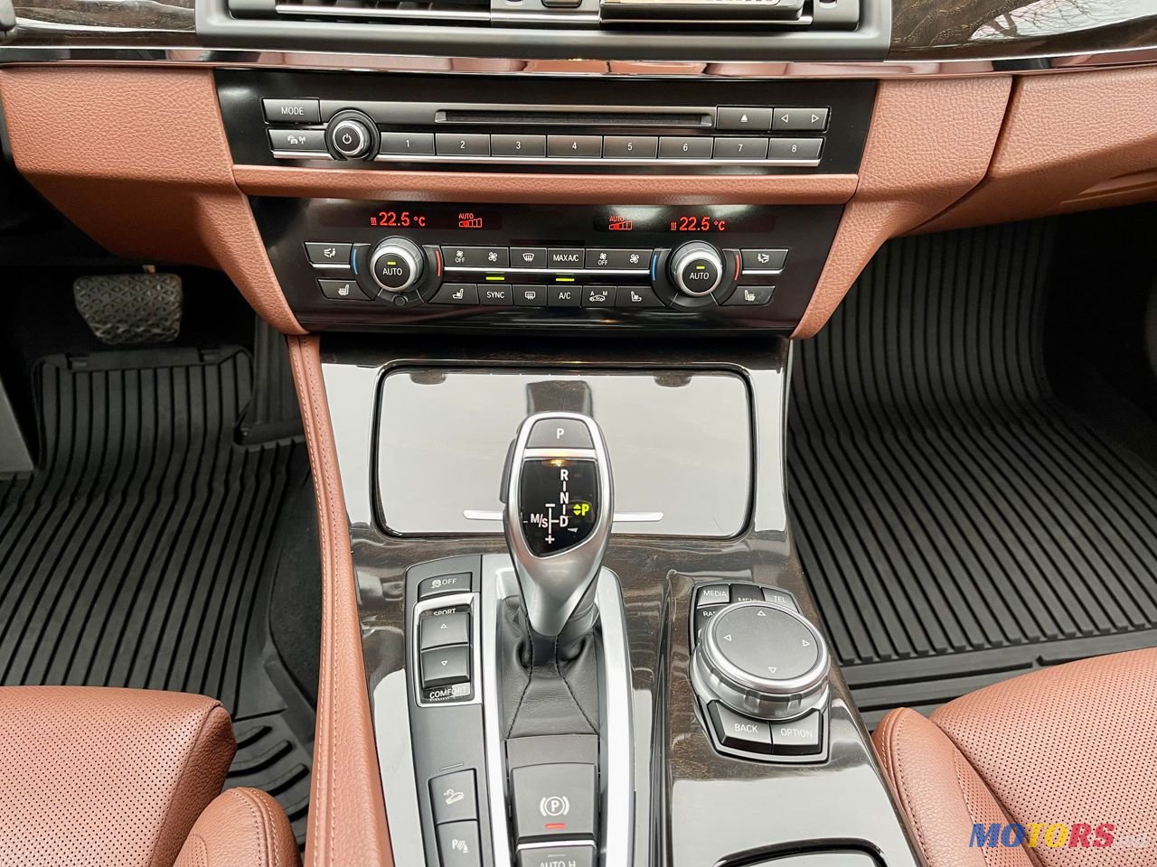 2016' BMW 5 Series photo #3