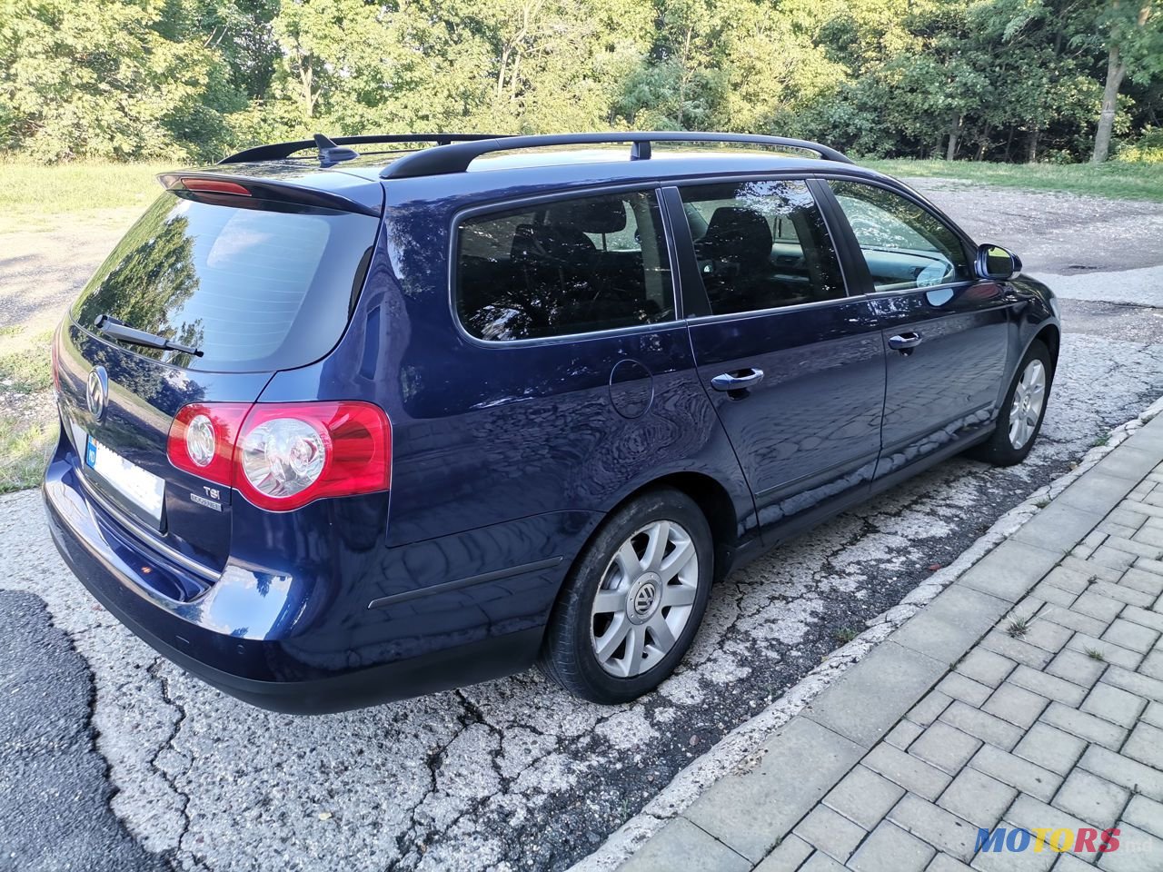 2010' Volkswagen Passat photo #3