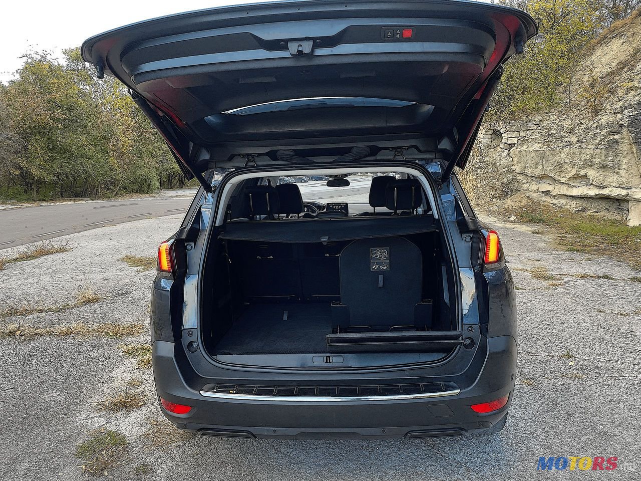 2019' Peugeot 5008 photo #6