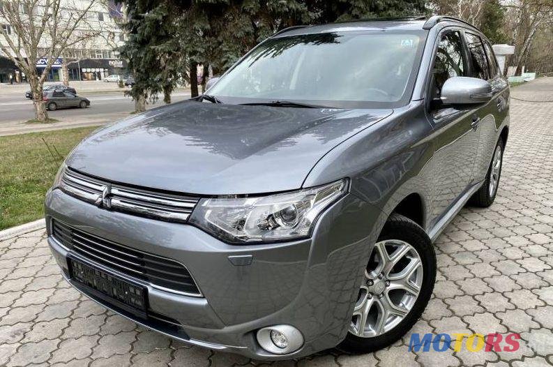 2014' Mitsubishi Outlander photo #1