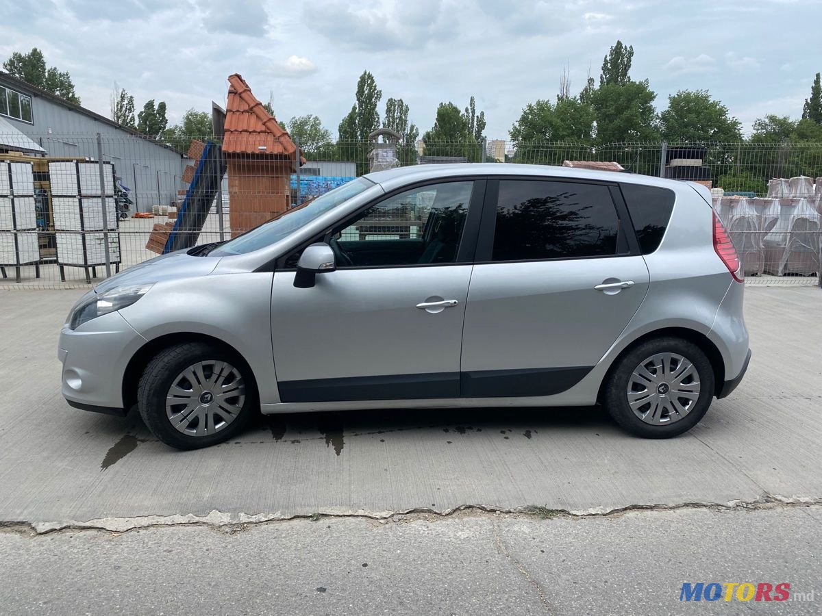 2010' Renault Scenic photo #5