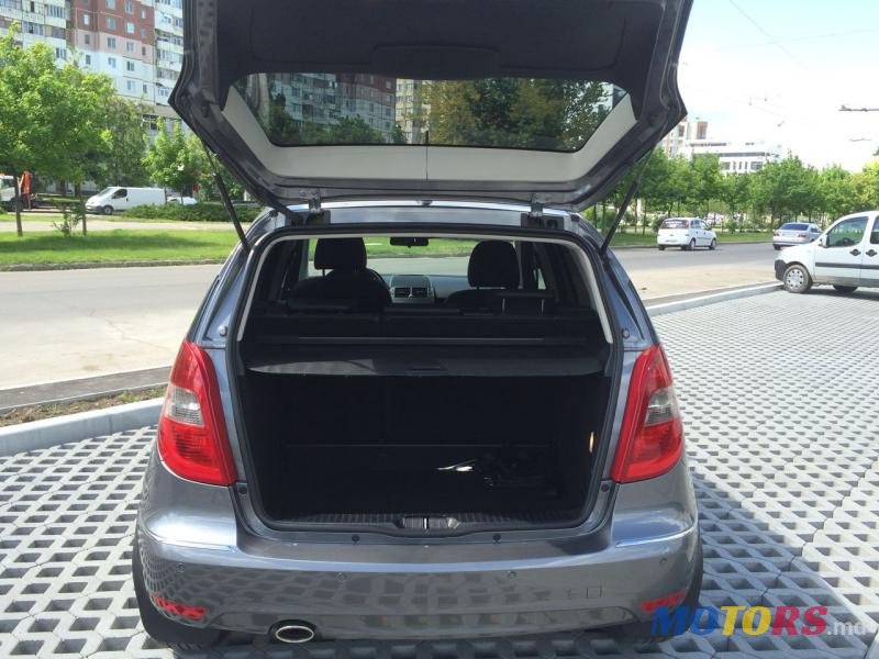 2011' Mercedes-Benz A-Class photo #4