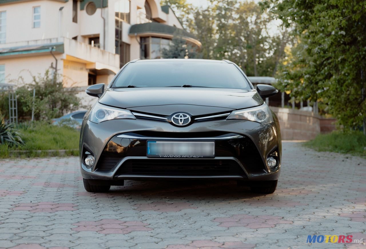 2016' Toyota Avensis photo #2