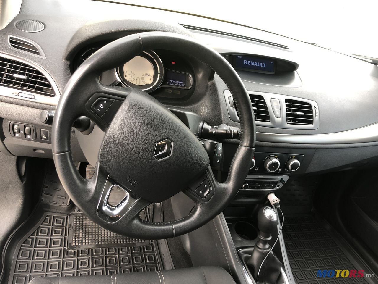 2014' Renault Megane photo #3