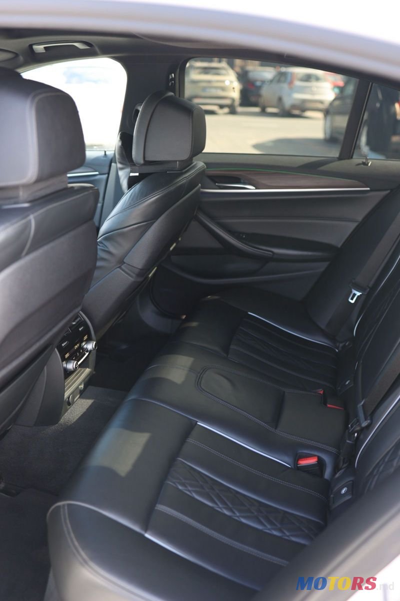 2017' BMW 5 Series photo #2