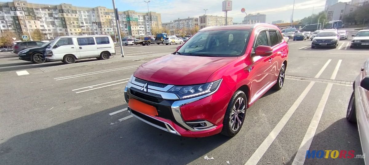 2021' Mitsubishi Outlander photo #2