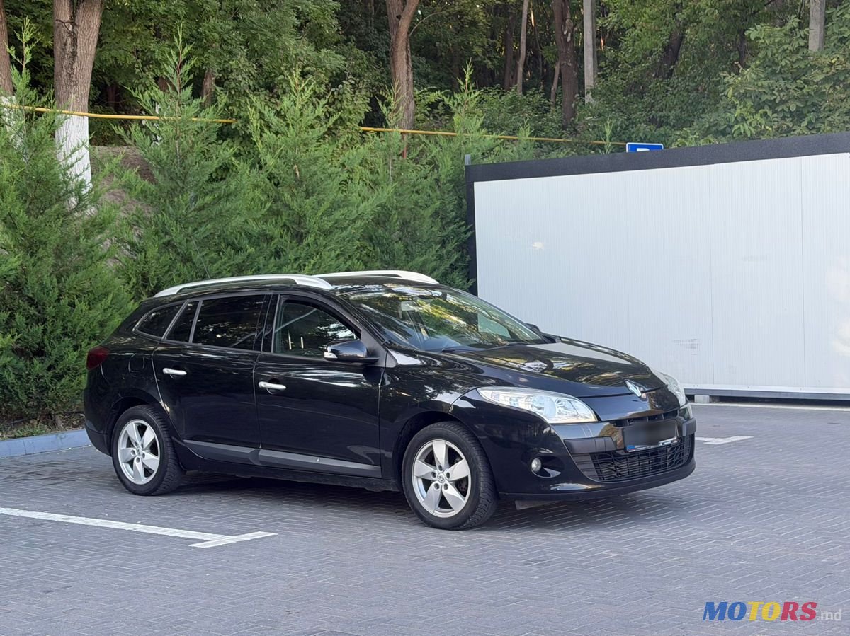 2011' Renault Megane photo #1