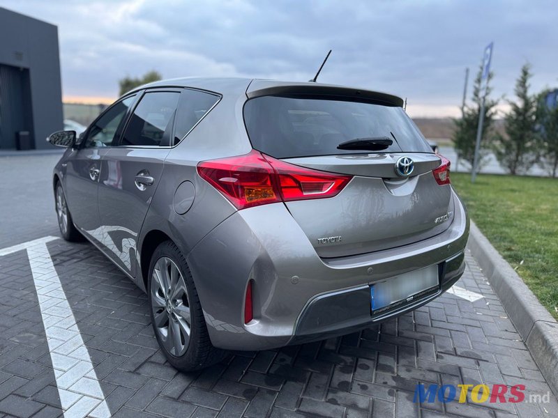 2013' Toyota Auris photo #3