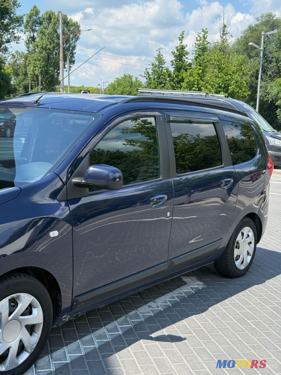 2013' Dacia Lodgy photo #3