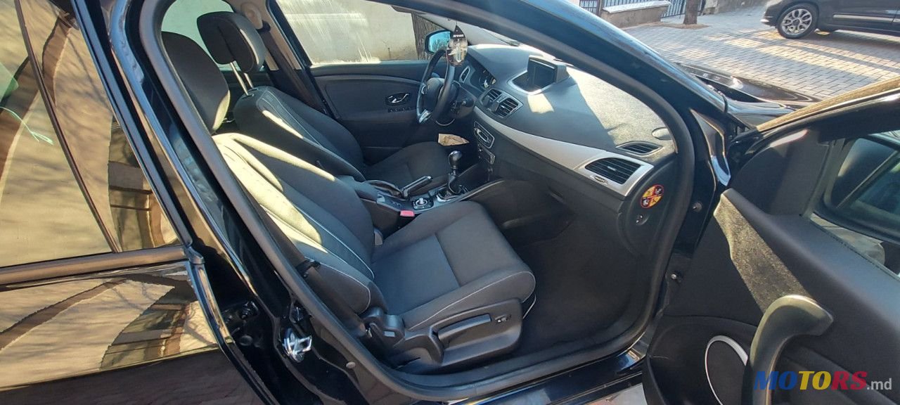 2012' Renault Megane photo #5