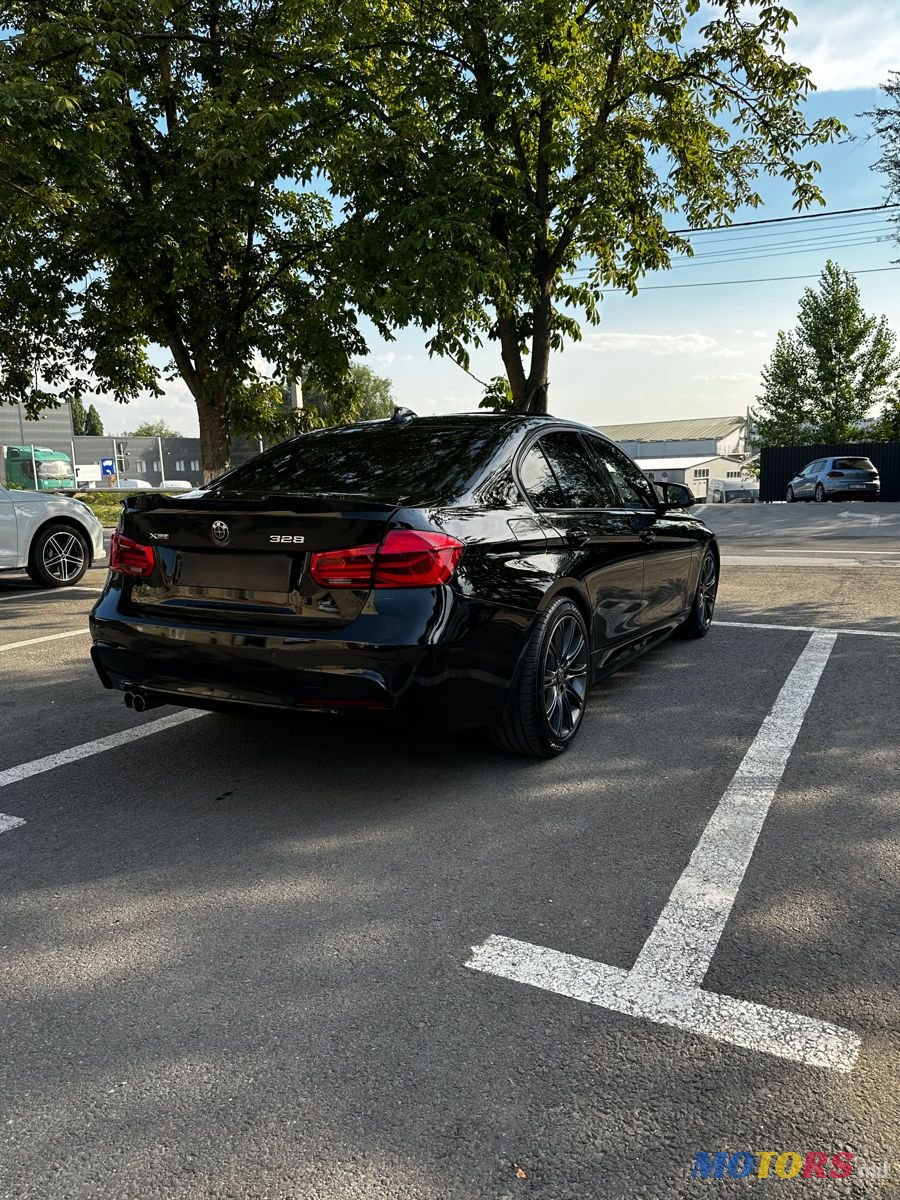 2016' BMW 3 Series photo #4