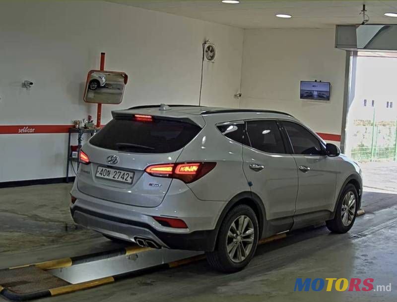2016' Hyundai Santa Fe photo #3