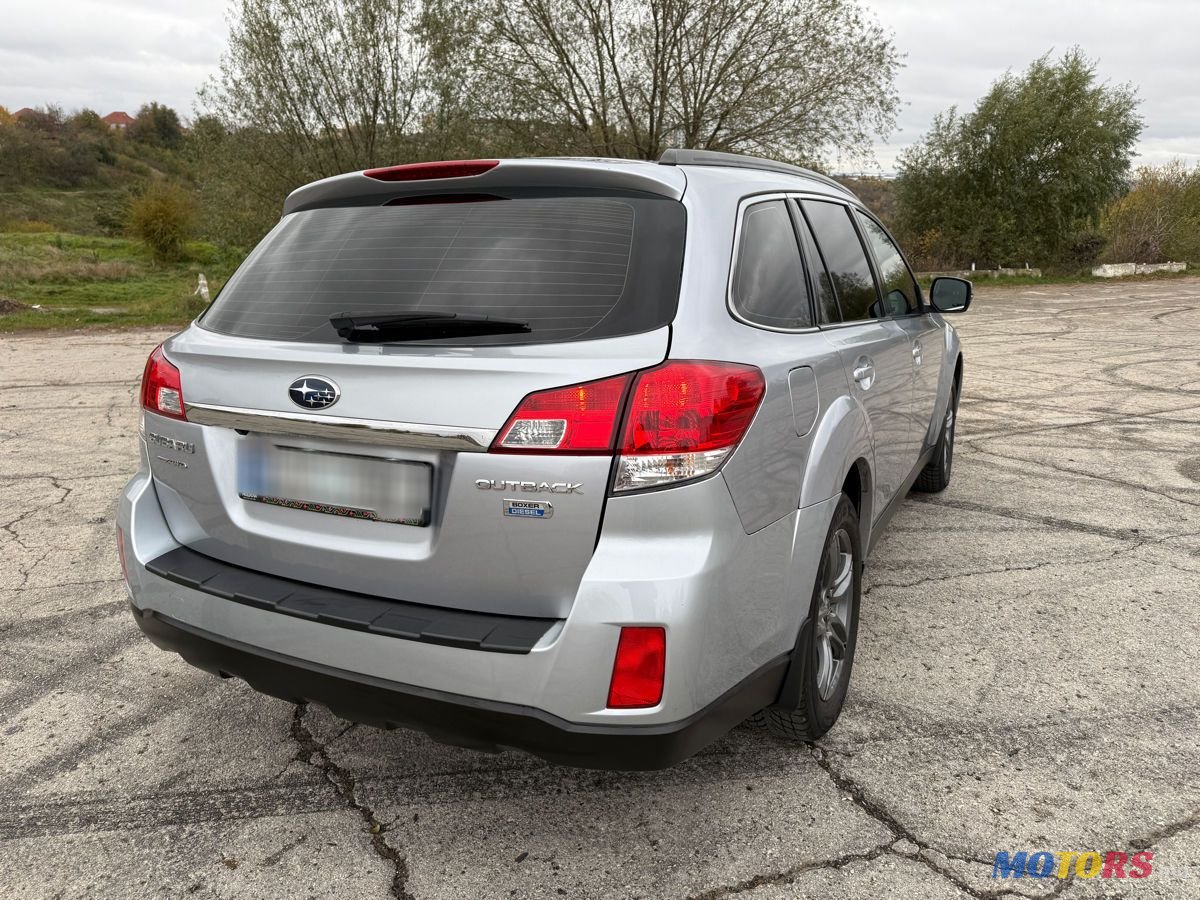2011' Subaru Outback photo #4