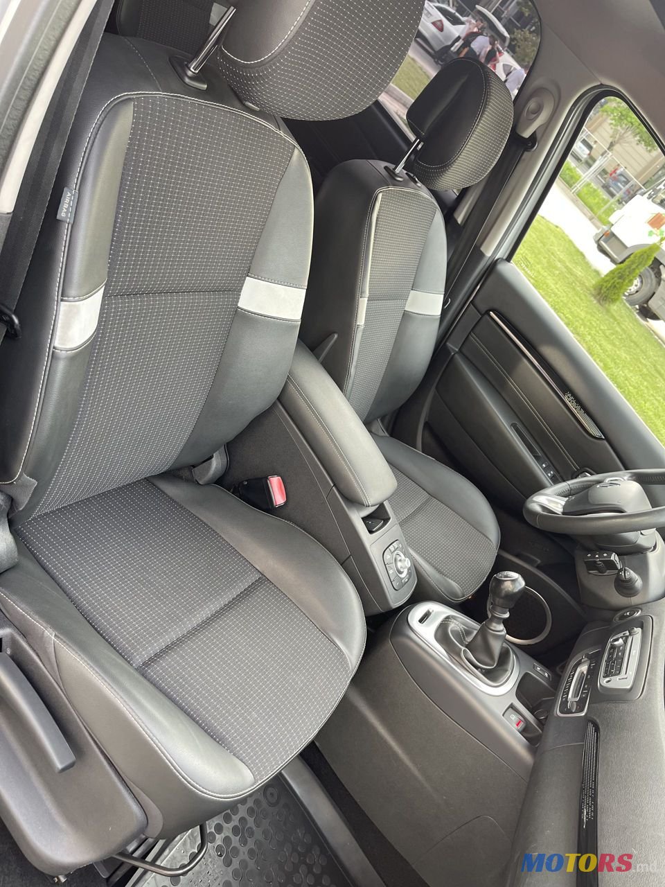 2012' Renault Grand Scenic photo #6