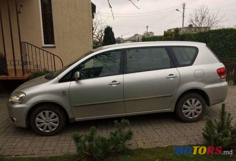 2001' Toyota Avensis photo #1