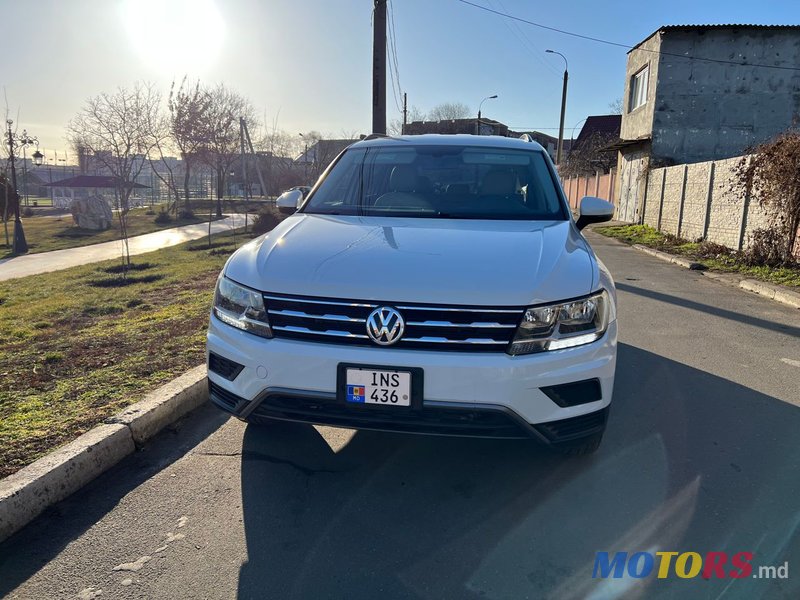 2018' Volkswagen Tiguan photo #2