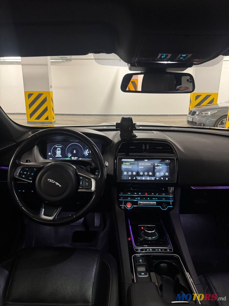 2017' Jaguar F-Pace photo #5