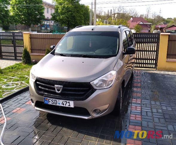 2014' Dacia Lodgy photo #3