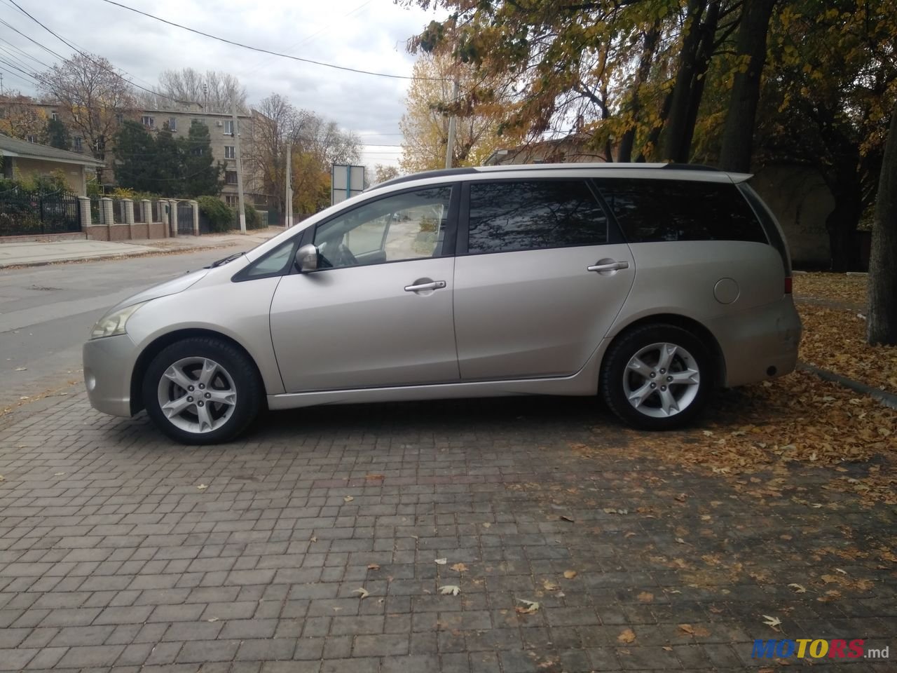 2008' Mitsubishi Grandis photo #2