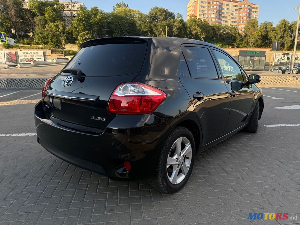2010' Toyota Auris photo #3