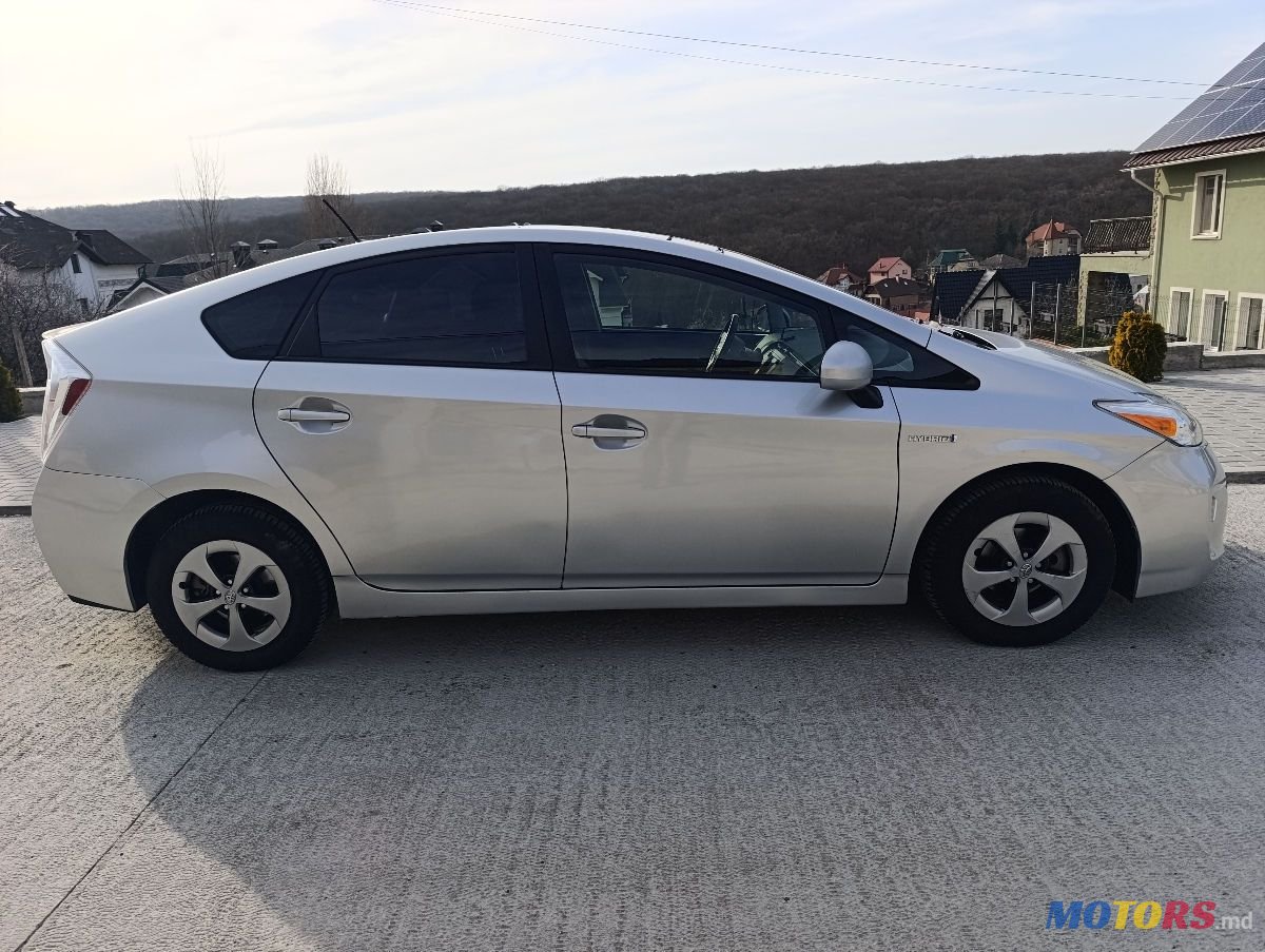 2012' Toyota Prius photo #3