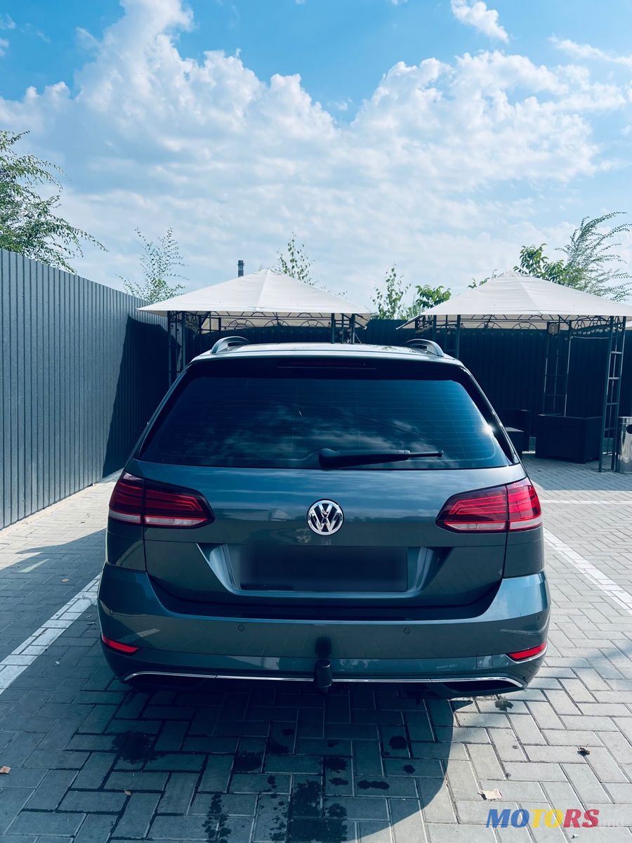 2017' Volkswagen Golf photo #6