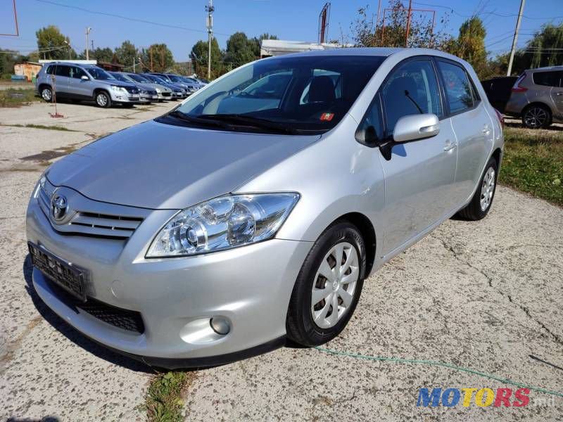 2012' Toyota Auris photo #1