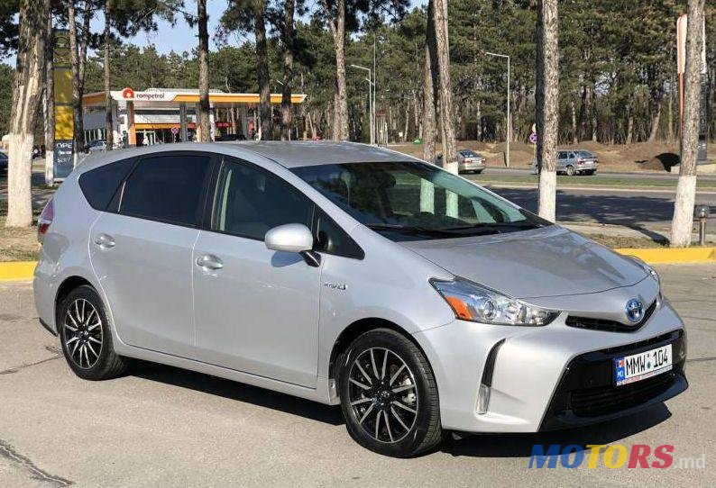 2014' Toyota Prius v photo #1