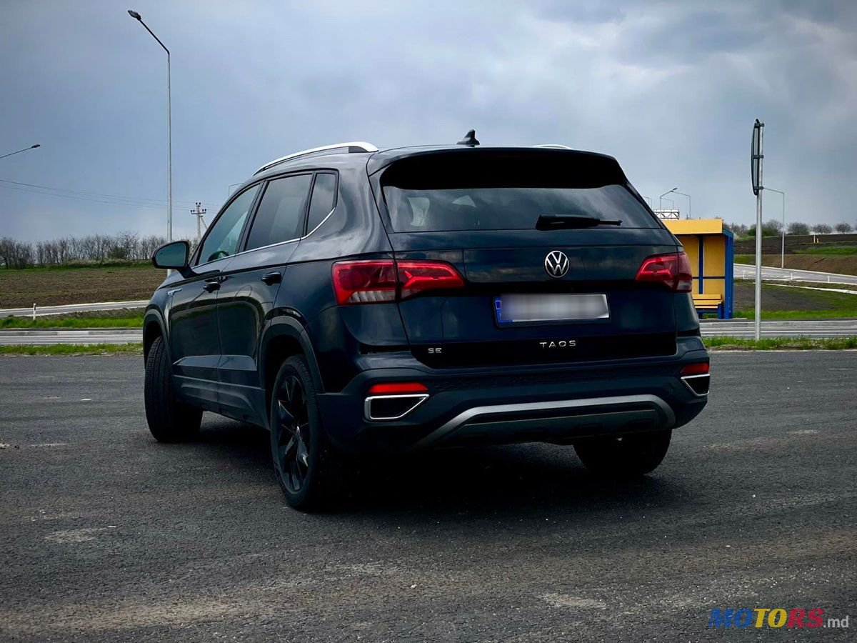 2021' Volkswagen Taos photo #2