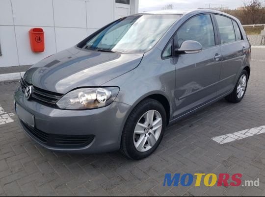 2010' Volkswagen Golf Plus photo #5