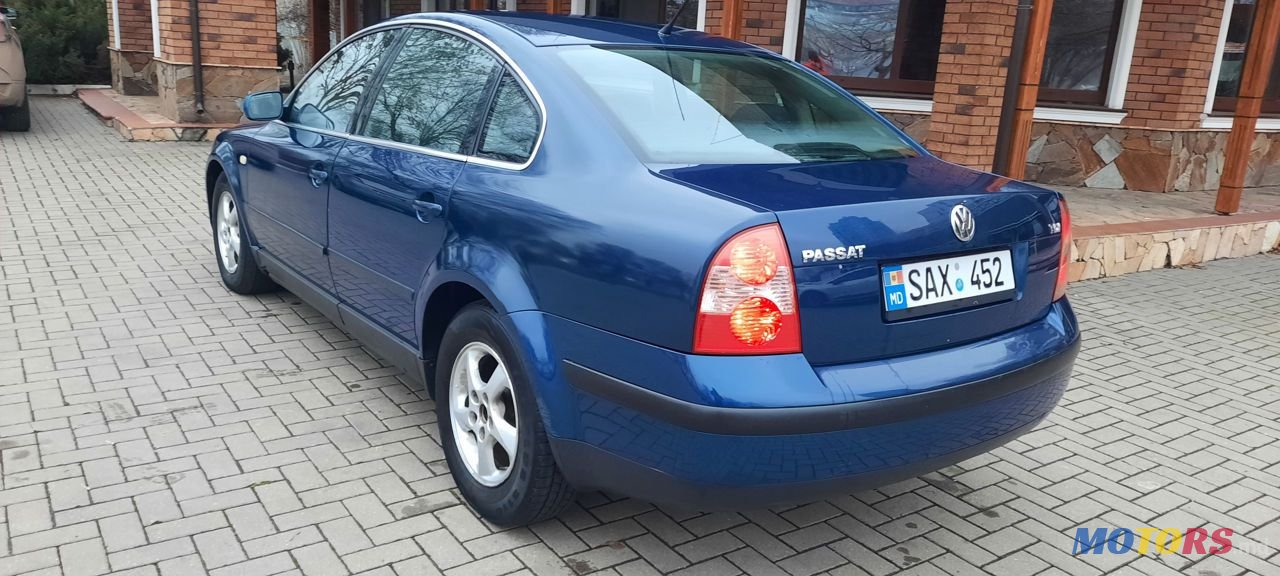 2004' Volkswagen Passat photo #4