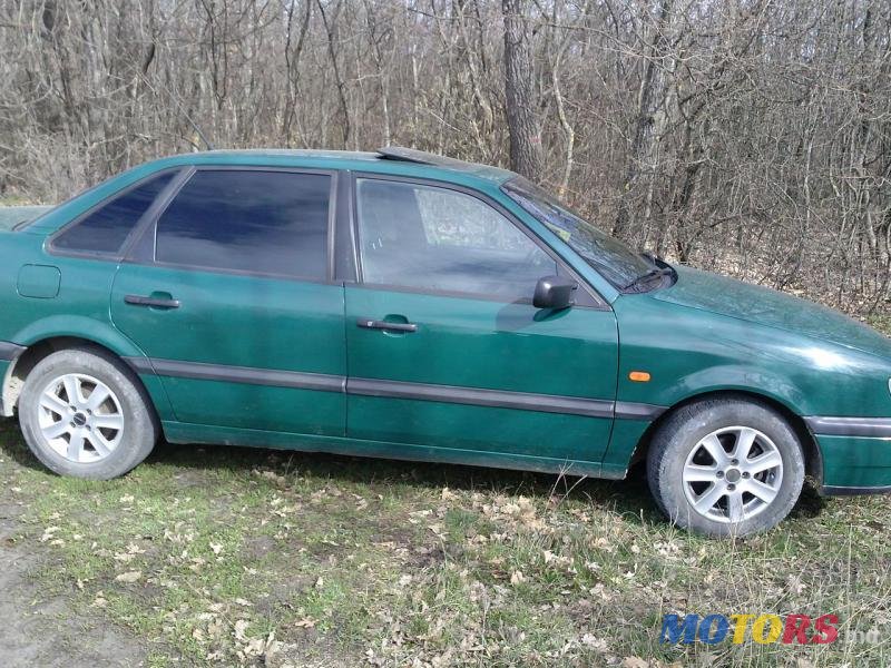 1995' Volkswagen Passat photo #1