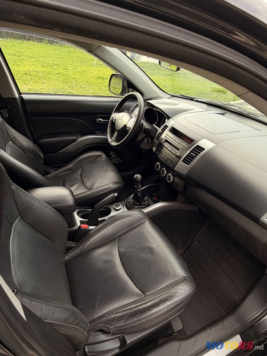 2007' Mitsubishi Outlander photo #4