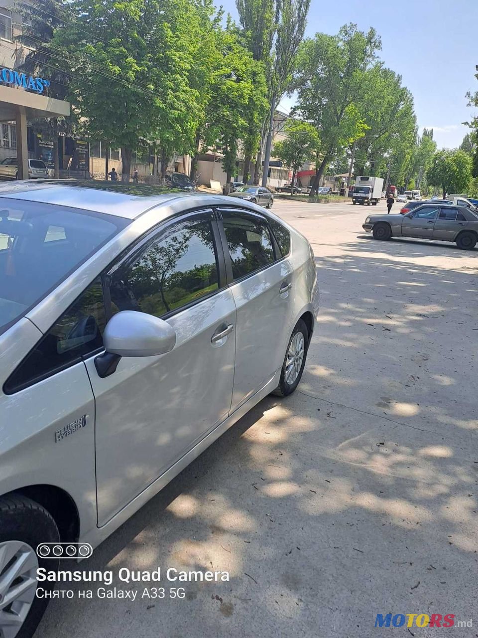 2012' Toyota Prius photo #4