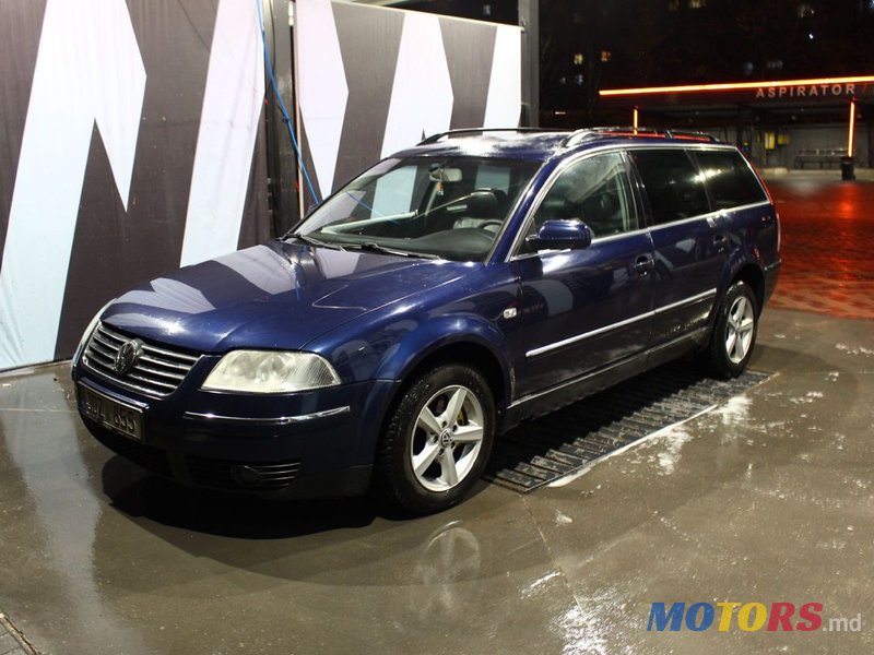 2001' Volkswagen Passat photo #1