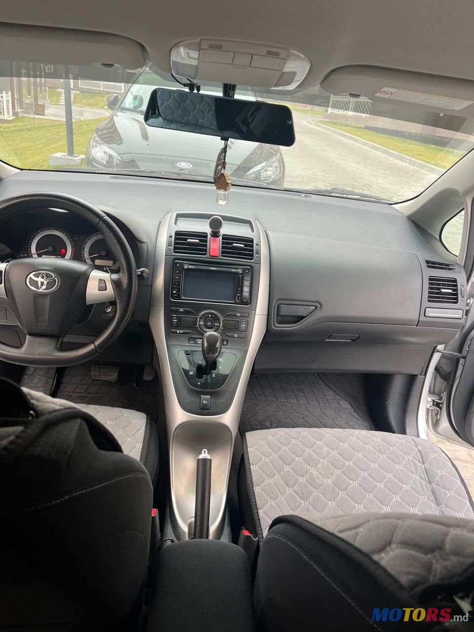 2011' Toyota Auris photo #6