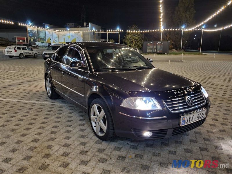 2004' Volkswagen Passat photo #2