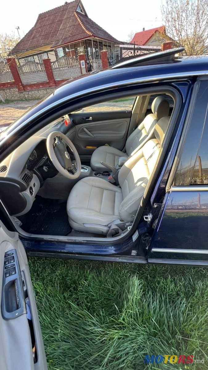 2001' Volkswagen Passat photo #5