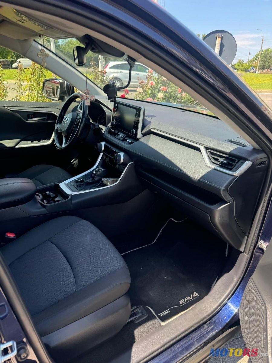 2020' Toyota RAV4 photo #4