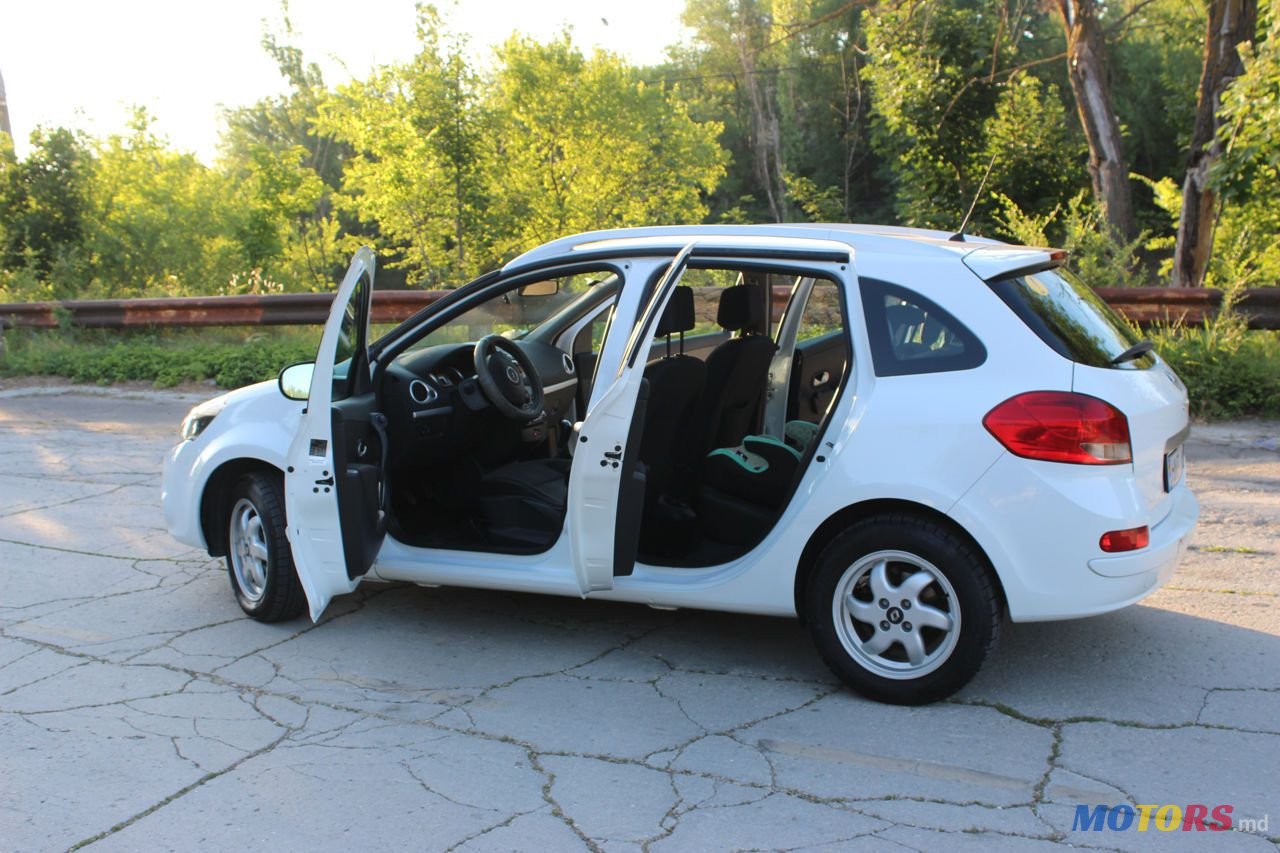 2010' Renault Clio photo #5