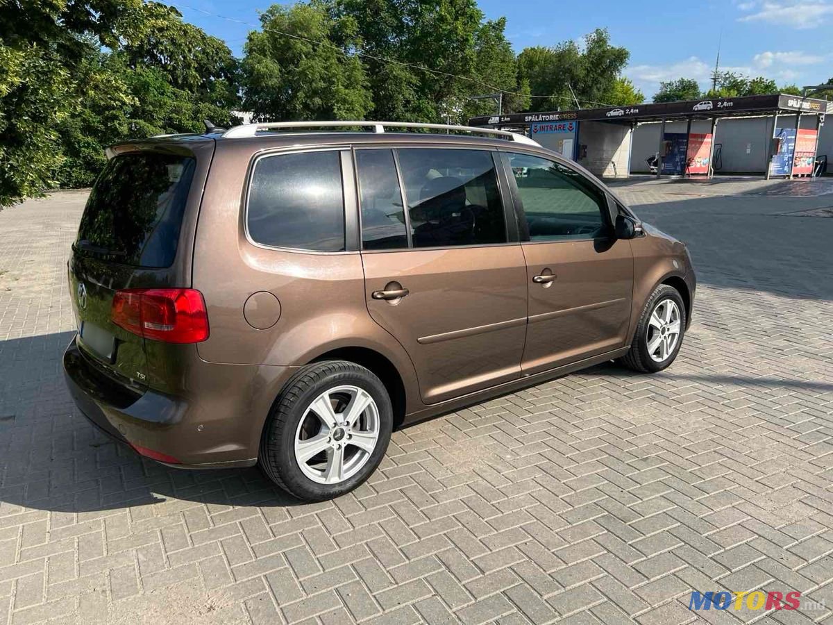 2012' Volkswagen Touran photo #5